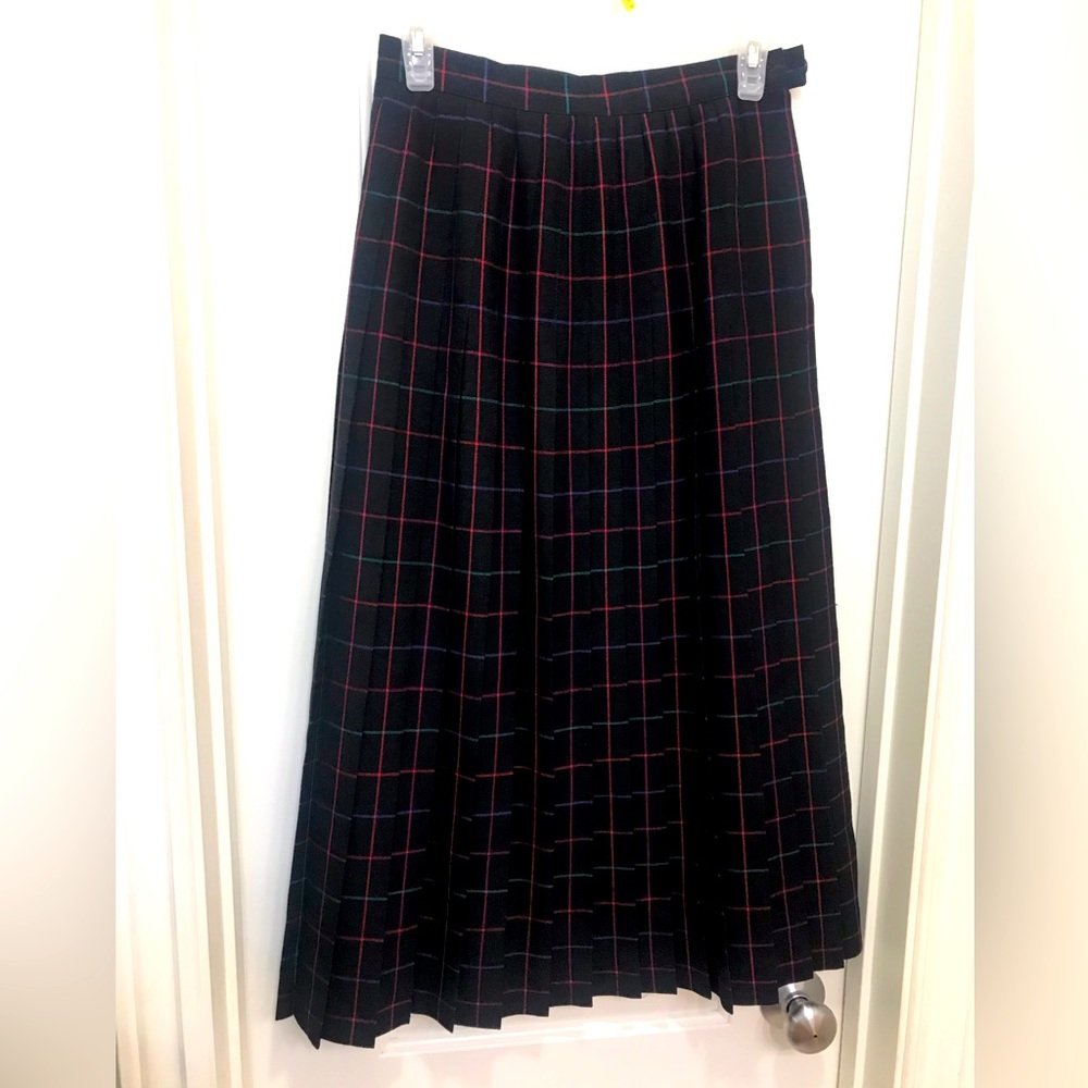 Long pleated skirt